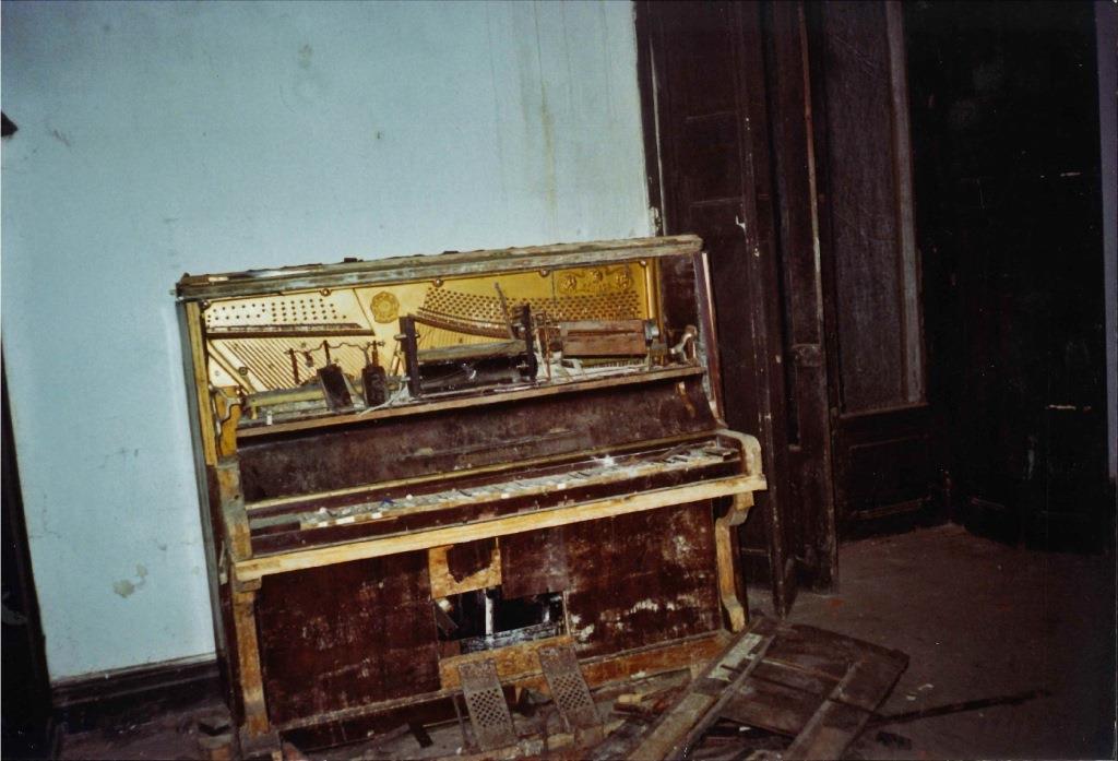 El piano que verdaderamente existía durante nuestras investigaciones en el recinto del palacio